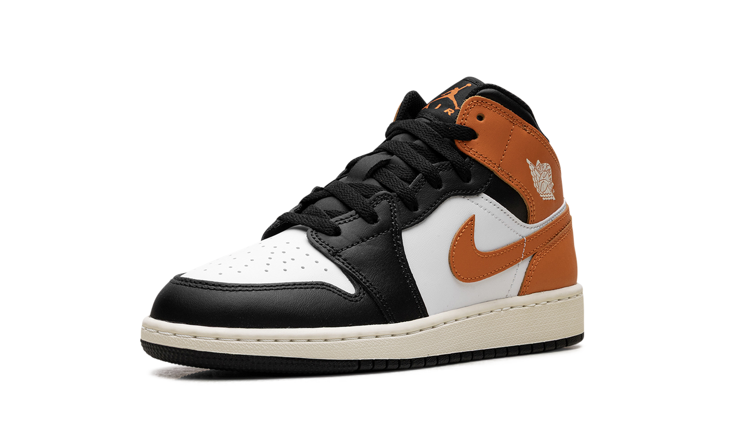 Air Jordan 1 Mid GS "Starfish Black Toe" DQ8423 801