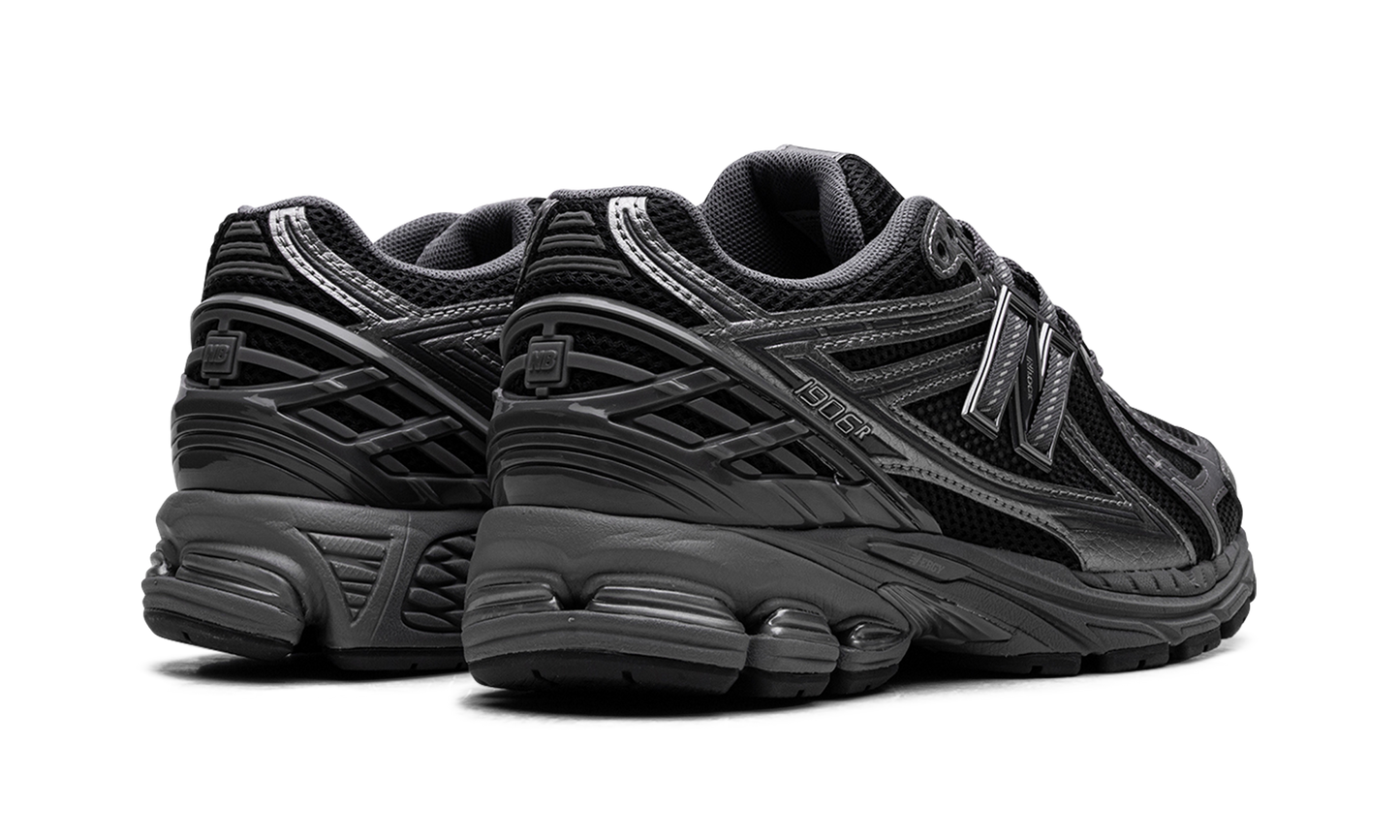 1906R "Phantom Dark Grey Metallic Silver" M1906RES