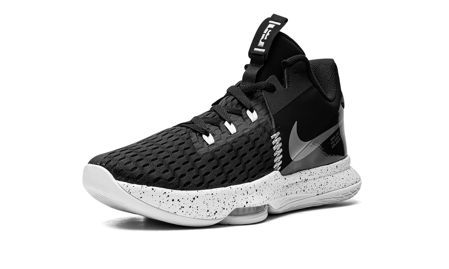 LeBron Witness V CQ9380 001