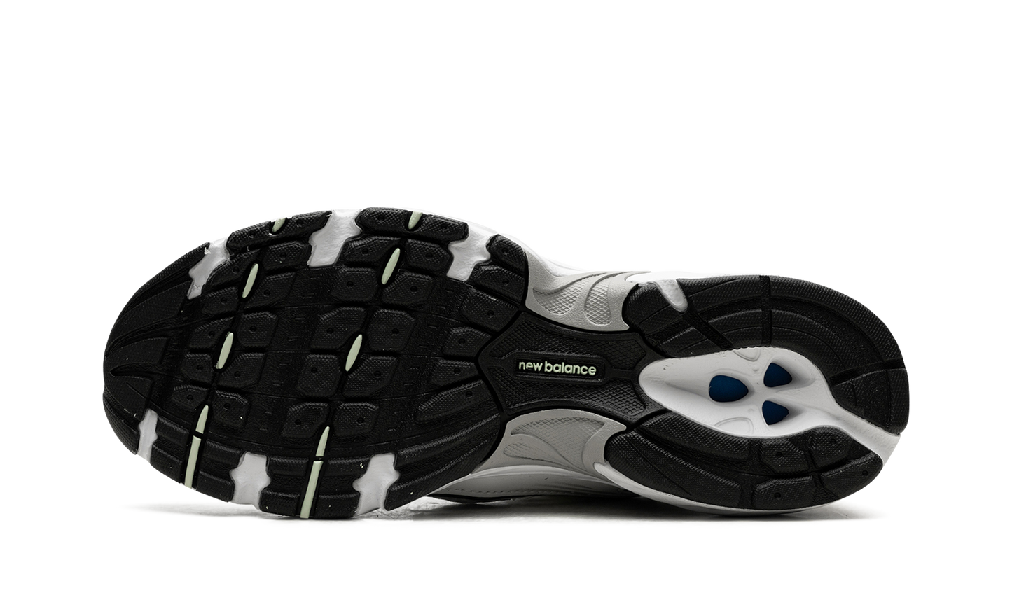 530 "White / New Spruce / Clay Ash" MR530RB