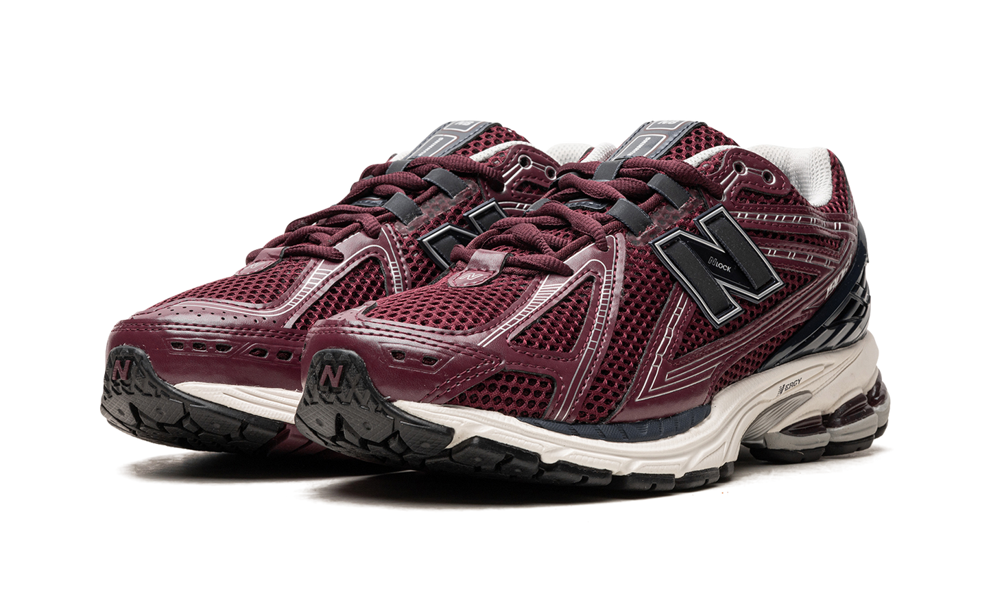 1906R "Burgundy Black" M1906RCC