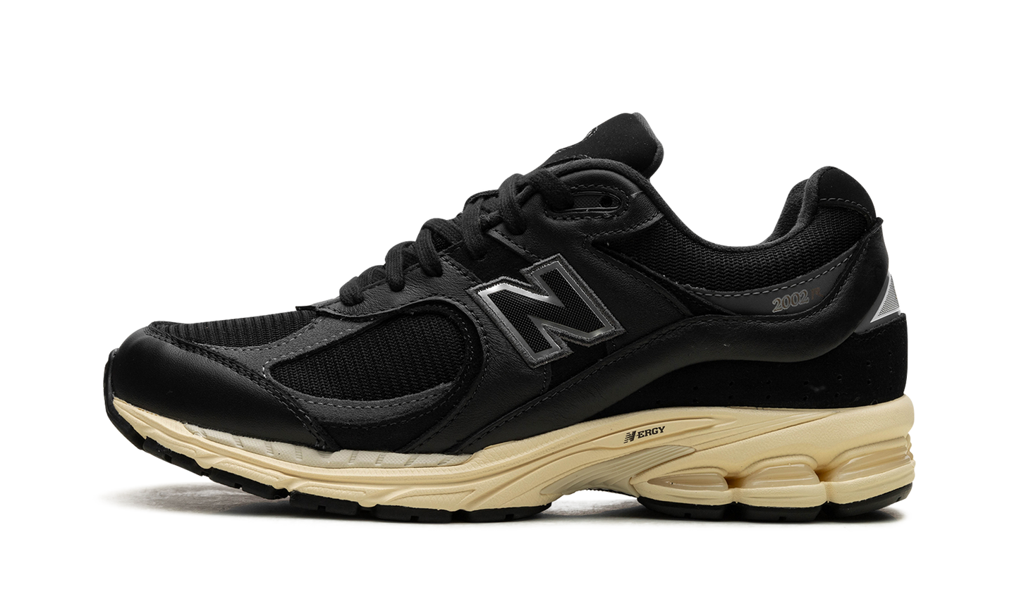 M2002R "Vintage Black White" M2002RIB