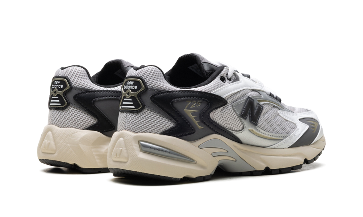 725v1 "Grey Matter Black" ML725CE