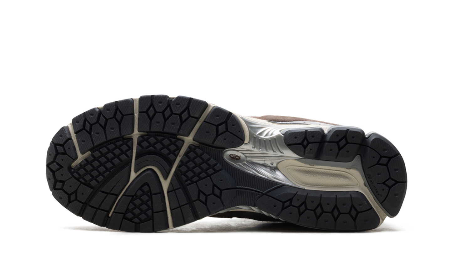 2002R "Emerging Brown" M2002RFZ