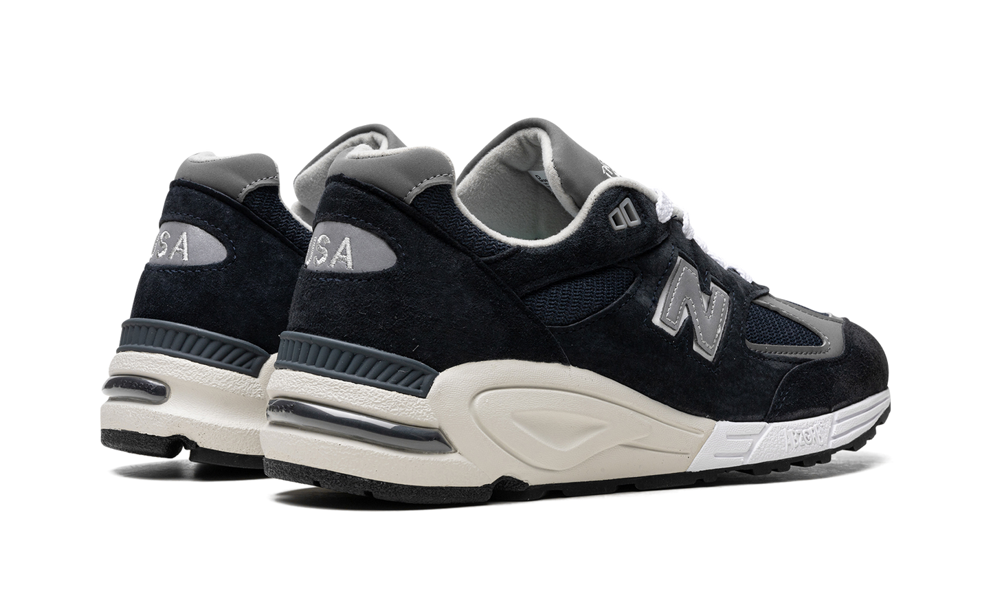 990V2 "Navy/White" M990NB2