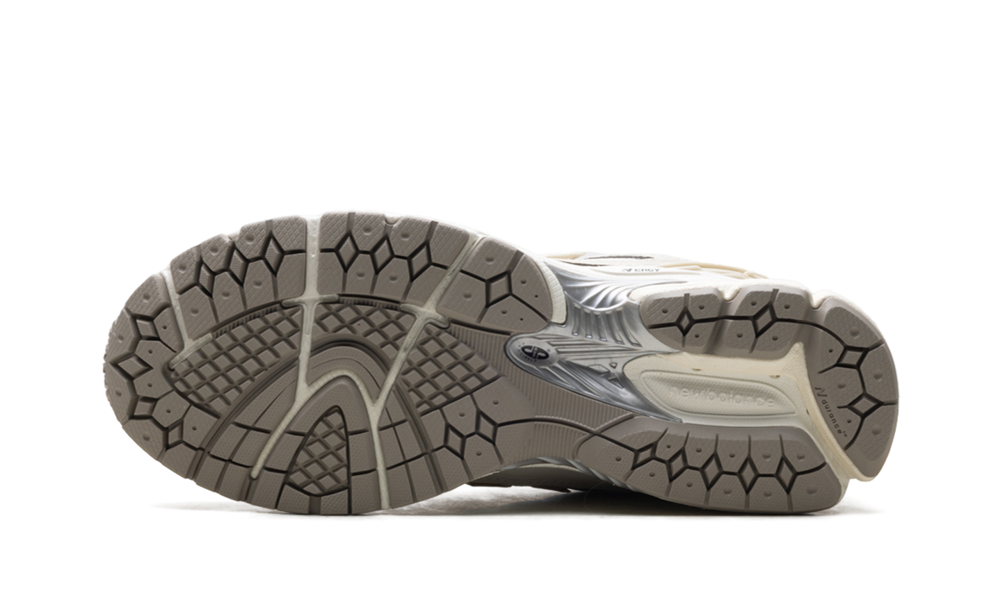 1906R "Beige Grey" U1906RSA