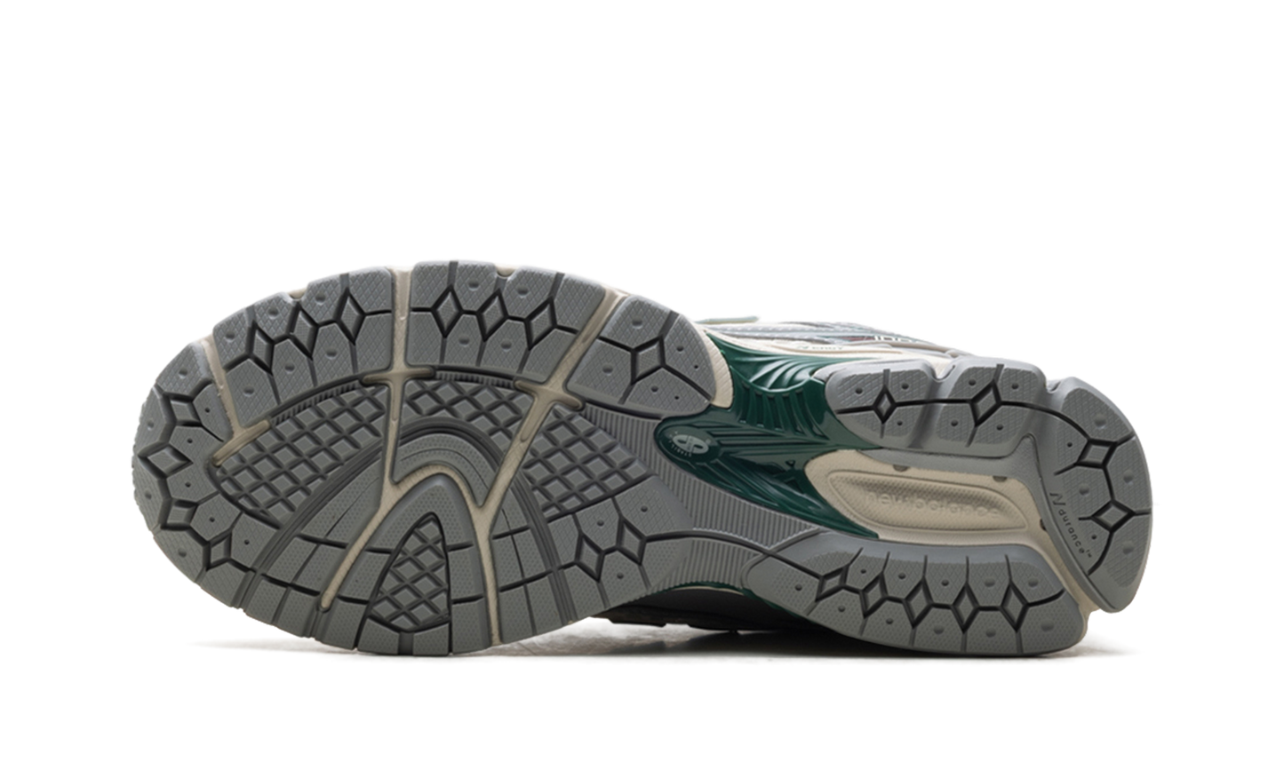 1906R "Cream Green" M1906RNR