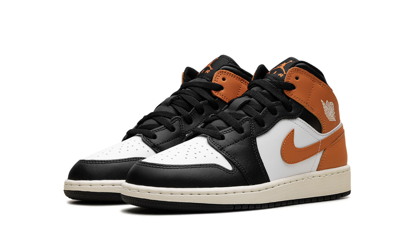 Air Jordan 1 Mid GS "Starfish Black Toe" DQ8423 801