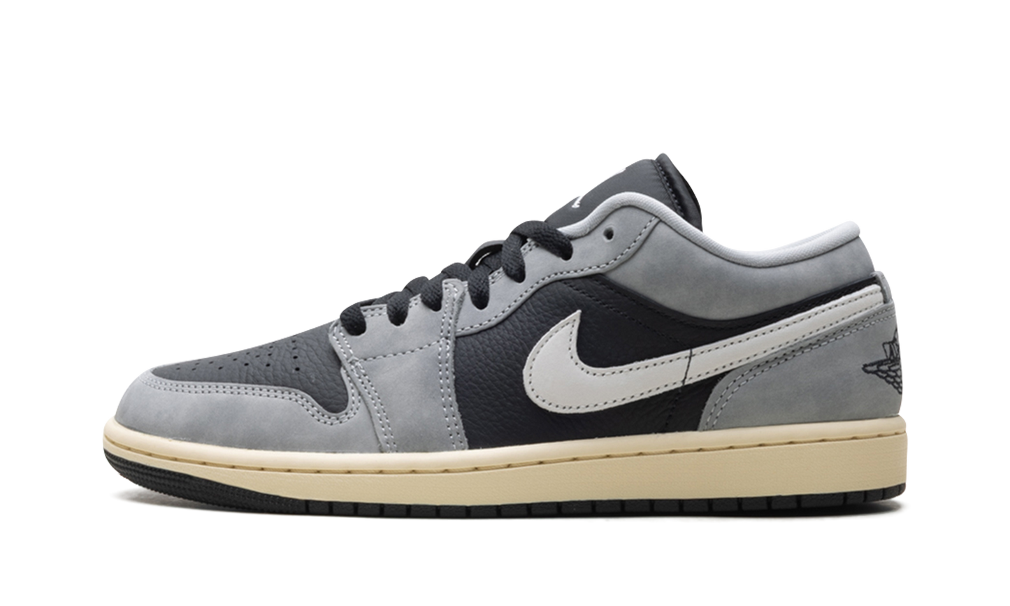 Air Jordan 1 Low SE "Light Smoke Grey" HQ2010 012