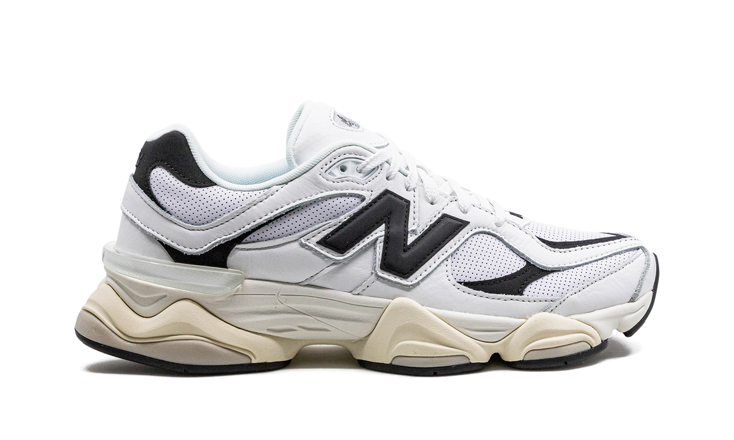 9060 "White / Black" U9060AAB