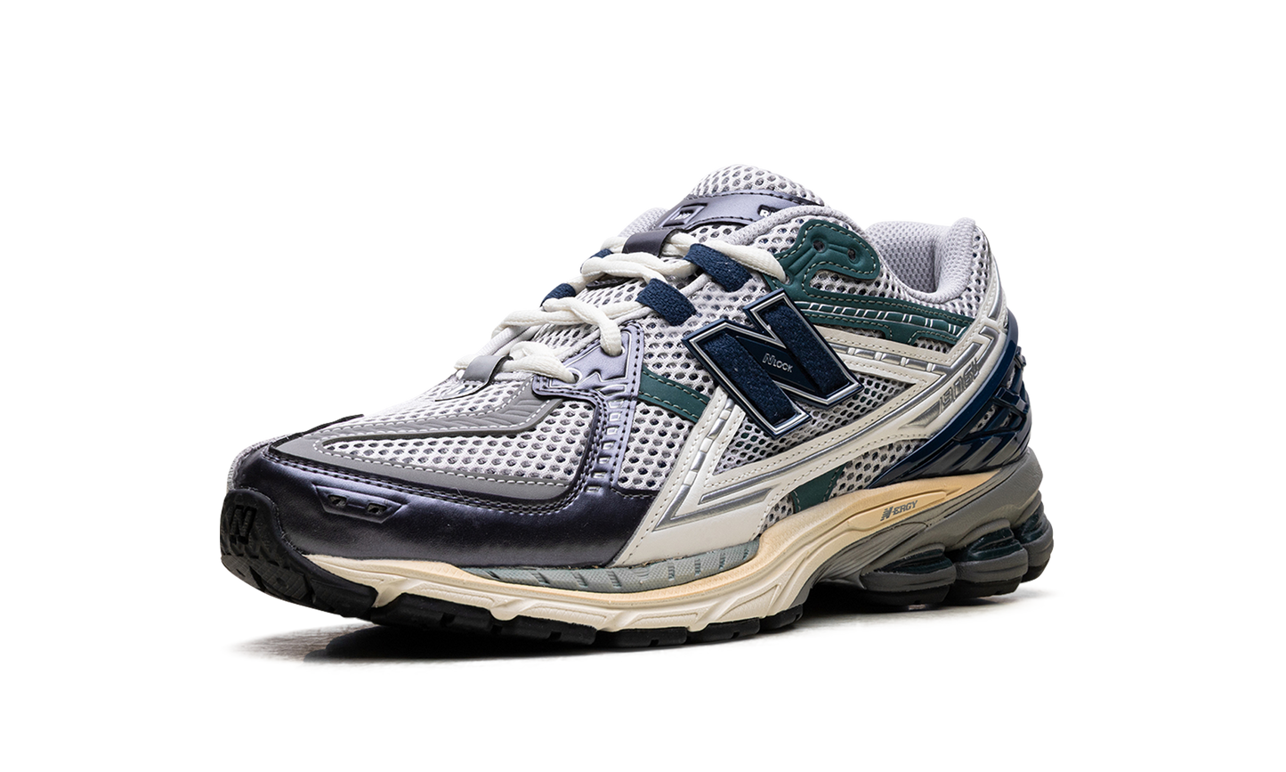 1906R "Silver Metallic / Deep Ocean" U1906ND