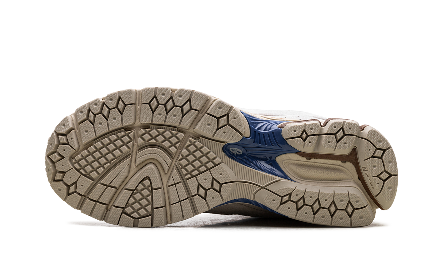 2002R "Sandstone" M2002RBZ