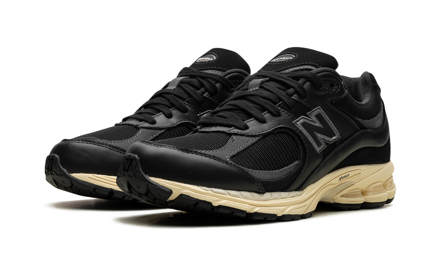 M2002R "Vintage Black White" M2002RIB