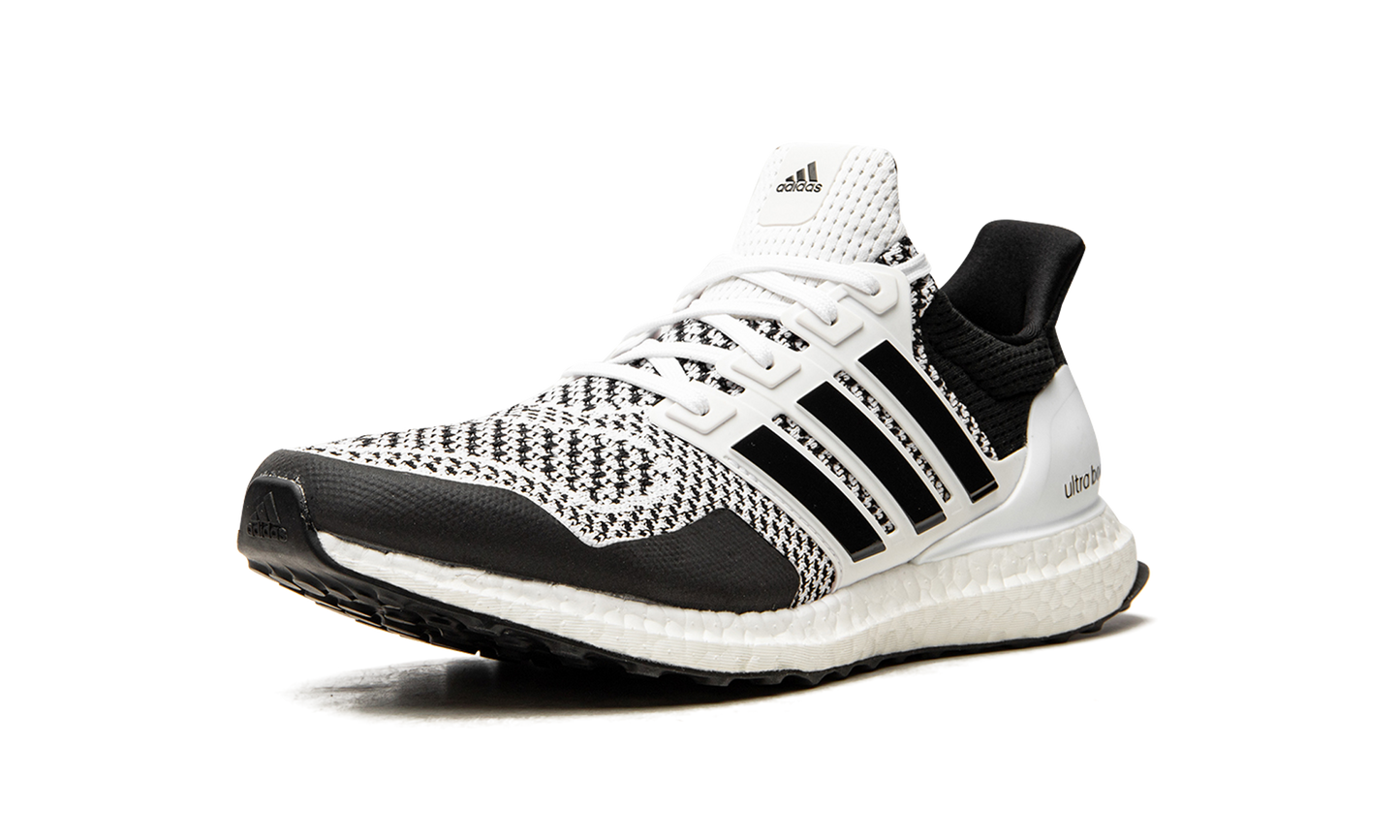 UltraBoost 1.0 DNA H68156