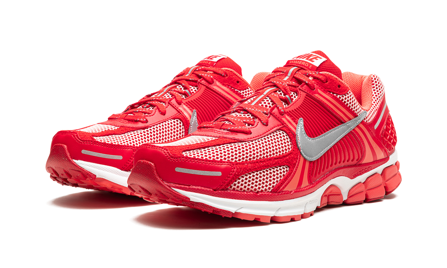 Zoom Vomero 5 PRM "University Red Metallic Silver" FN6833 657