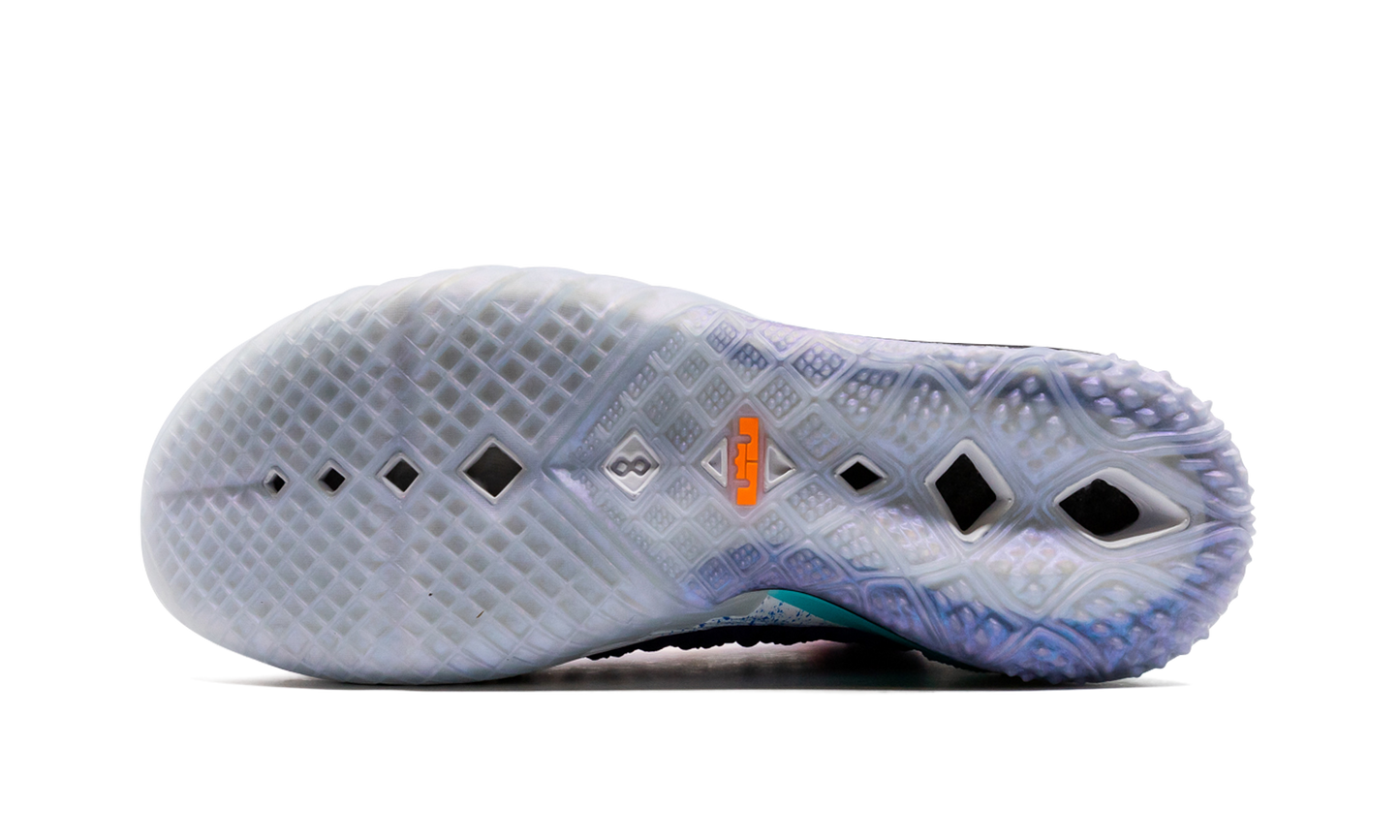 LeBron 18 "Best 10-18" DM2813 500