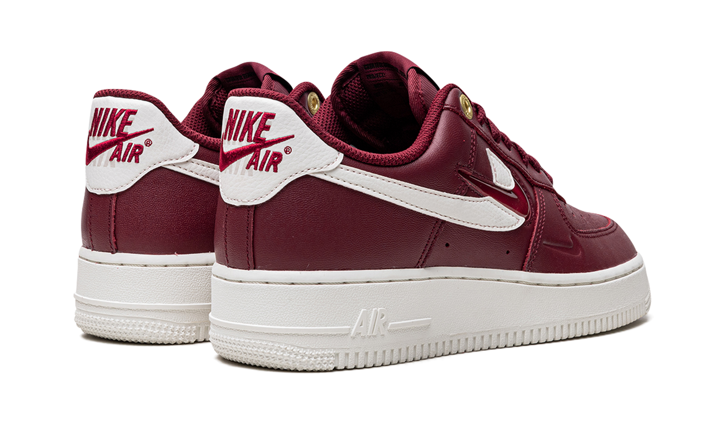 AIR FORCE 1 LO WMNS "Logo Pack - Deep Red" DZ5616 600