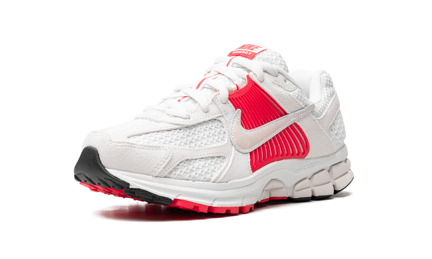 Air Zoom Vomero 5 WMNS "Siren Red" HF5072 133