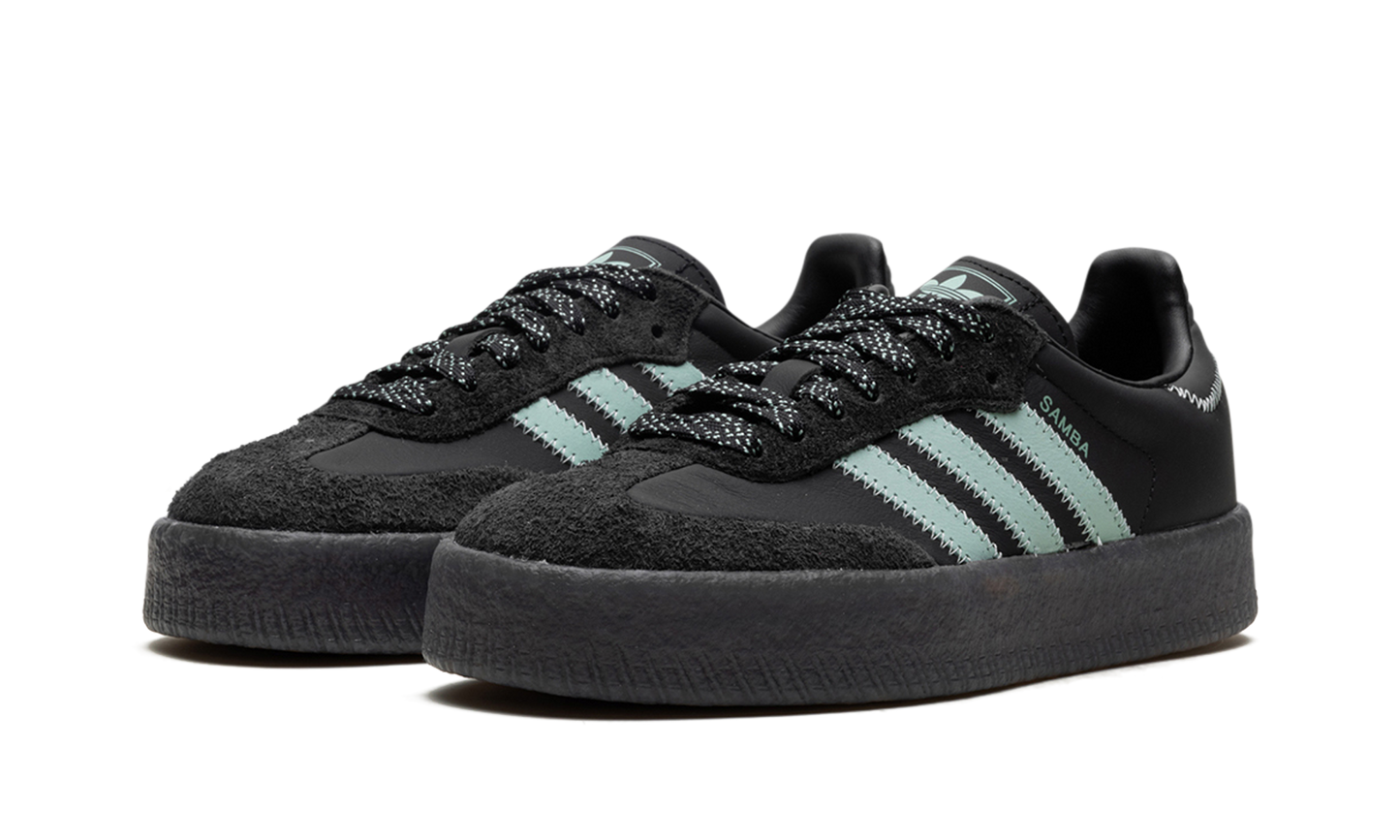 Sambae WMNS "Core Black Haze Green" IE9110