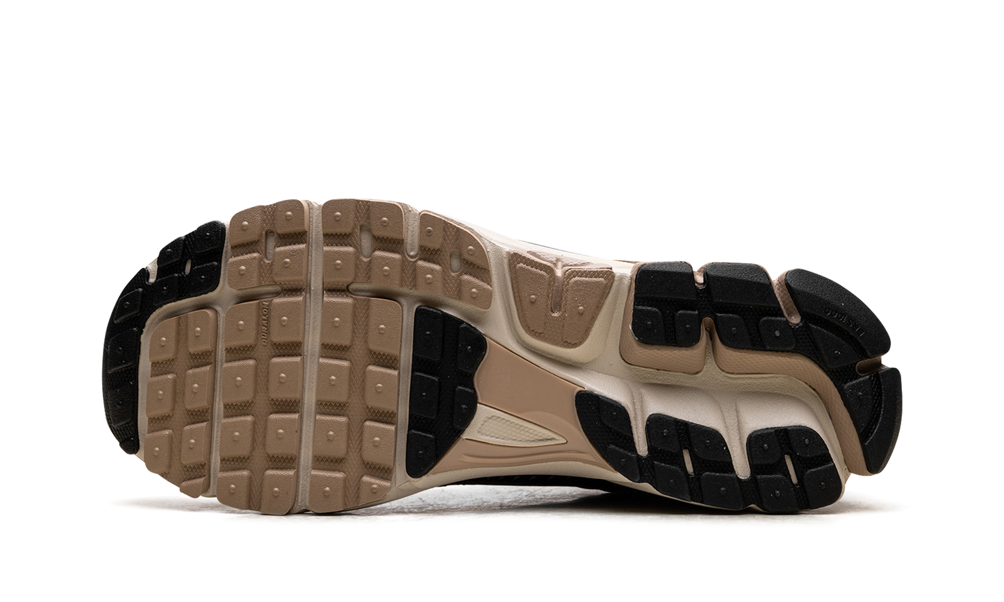 Zoom Vomero 5 WMNS "Sanddrift" FJ2028 106