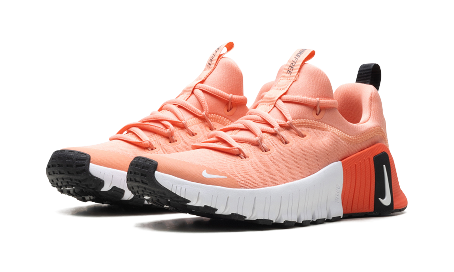 Free Metcon 6 WMNS "Apricot" FJ7126 803
