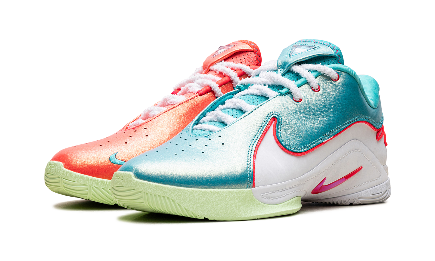 LeBron 22 "Christmas" HV5147 600