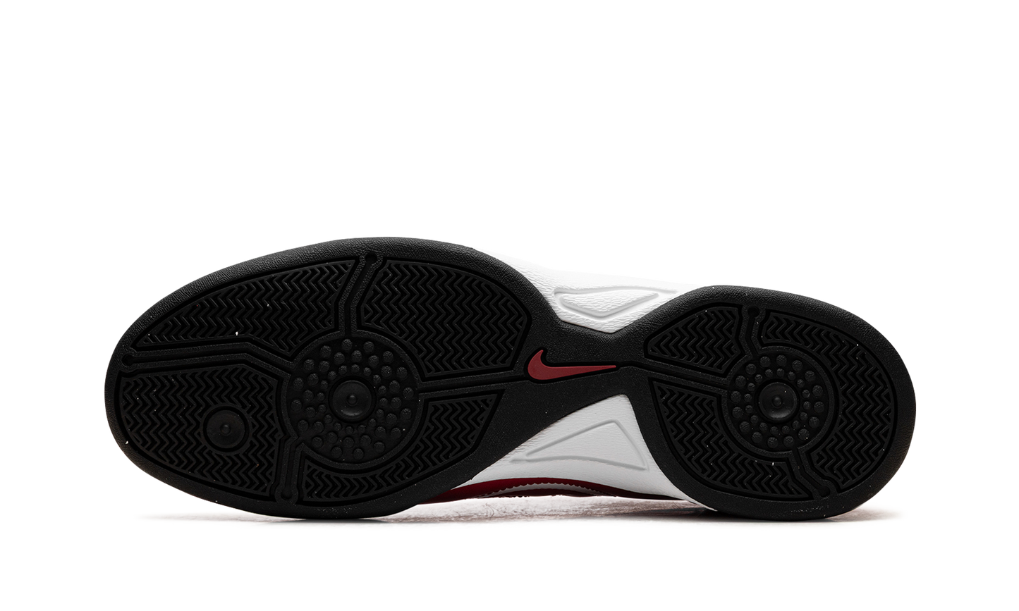 Total 90 III "White / Gym Red" HQ2851 100