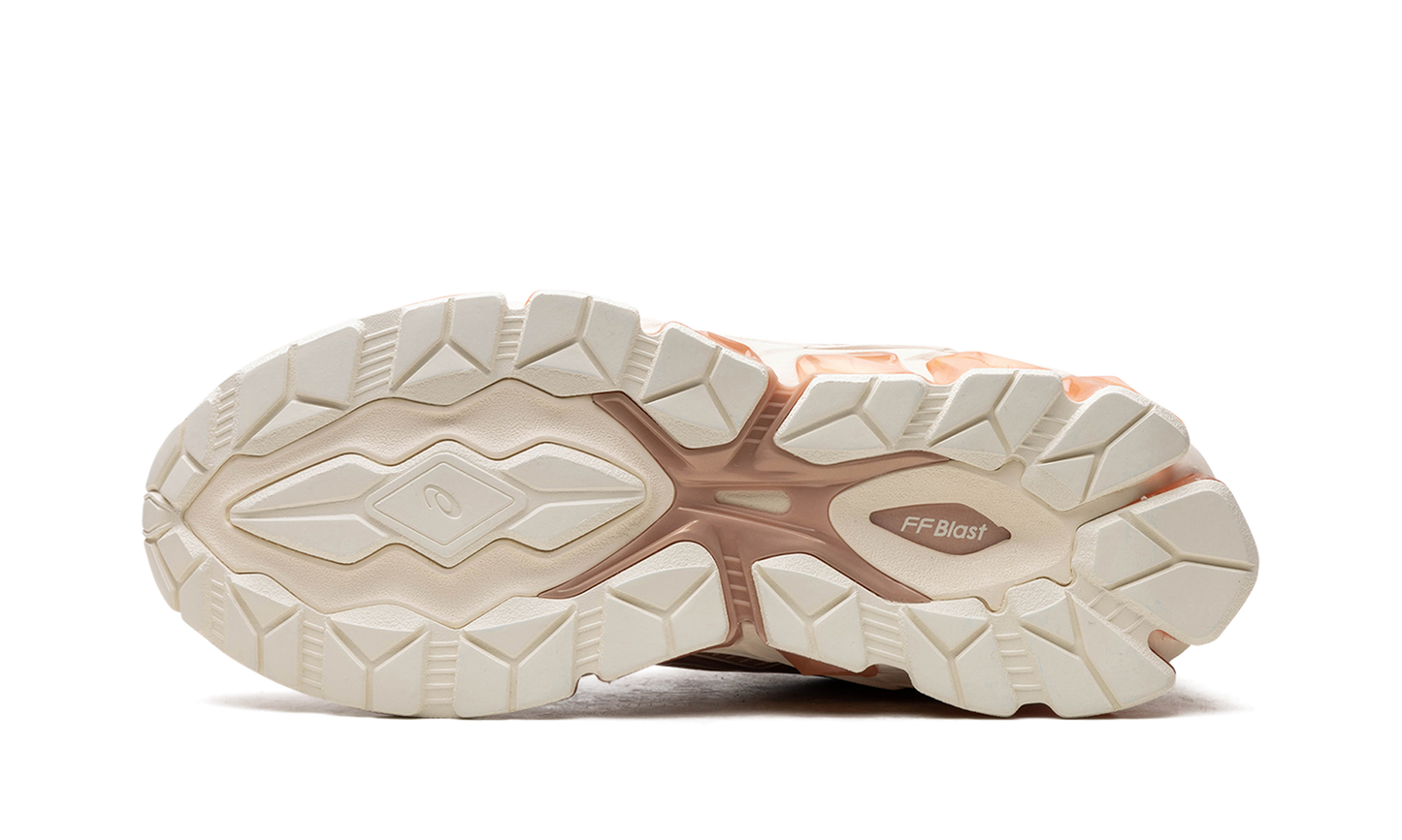 GEL-QUANTUM 360 7 WMNS "Bisque" 1202A339 700