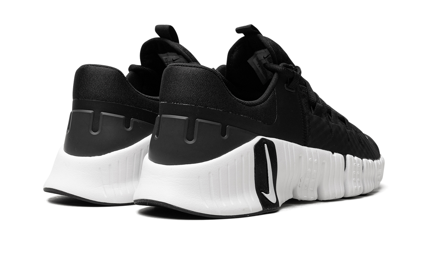 Free Metcon 5 "Black / White" DV3949 001