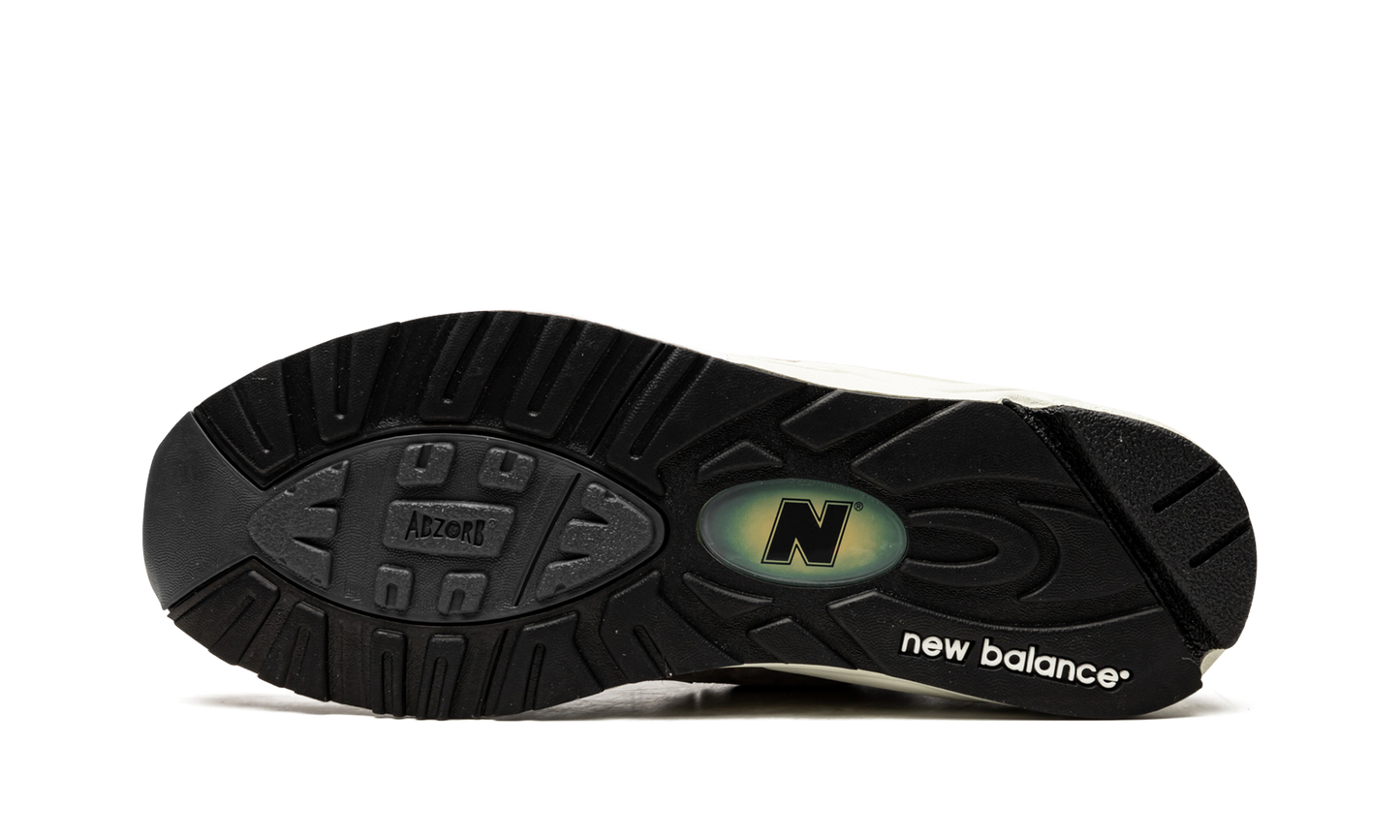 Made in US 990 v2 "Grey / Red" M990VS2