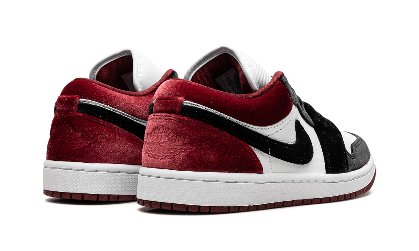 Jordan 1 Low SE WMNS "Velvet Black Toe" FZ3242 001