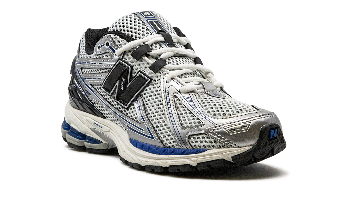 1906R "Silver Metallic" M1906RCD