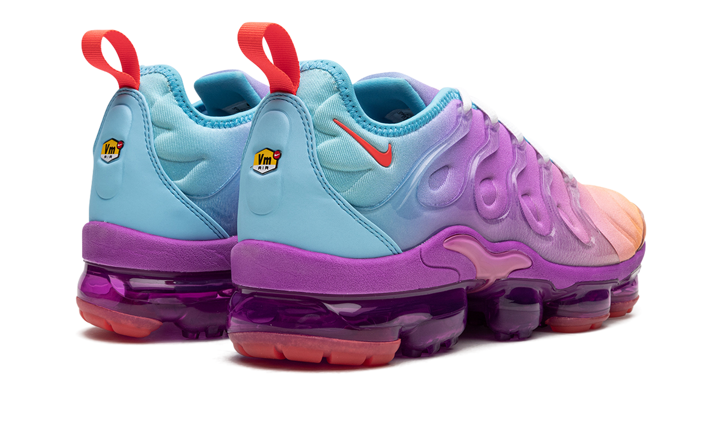 AIR VAPORMAX PLUS WMNS "Multigradient" FD0823 500
