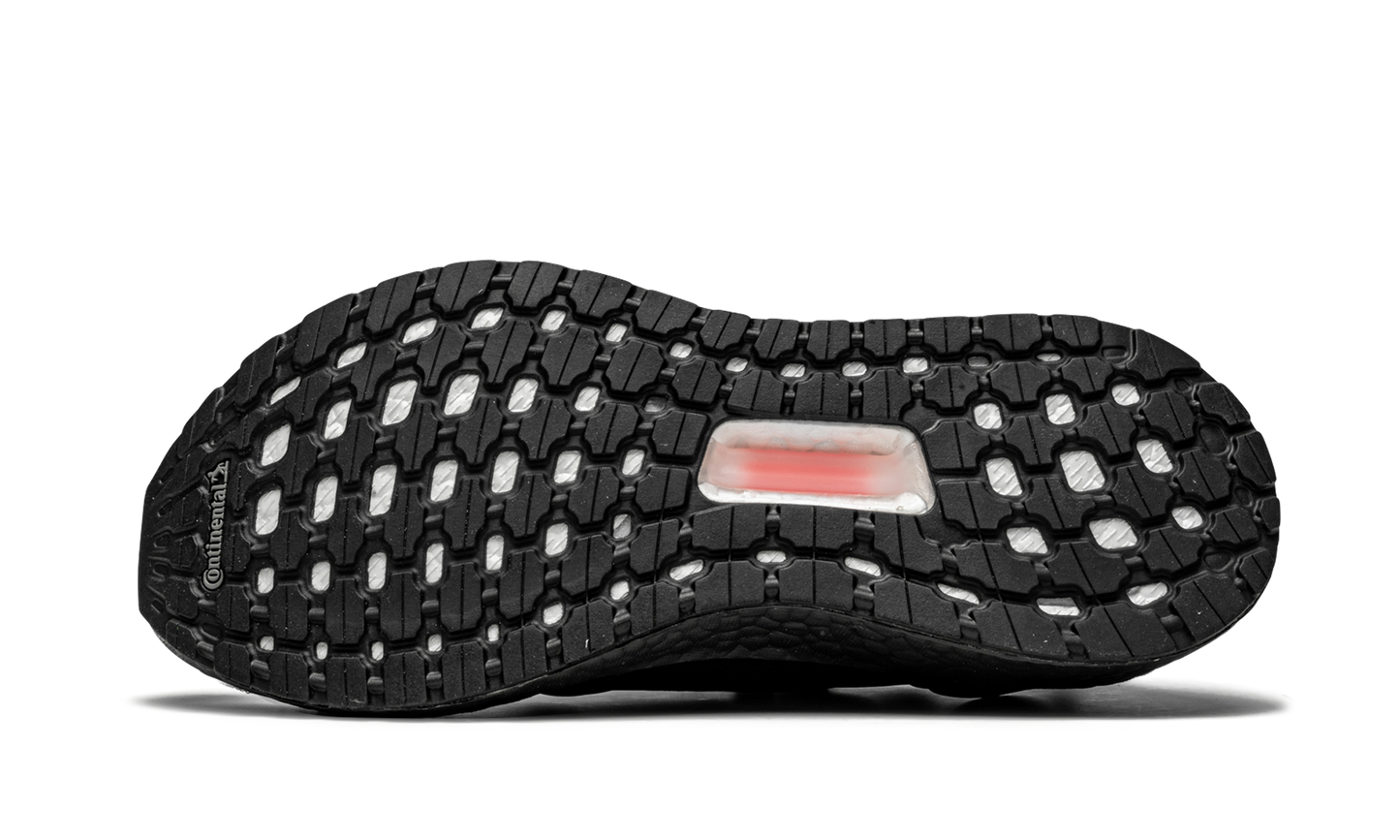 ULTRABOOST 20 WMNS "Triple Black" FU8498