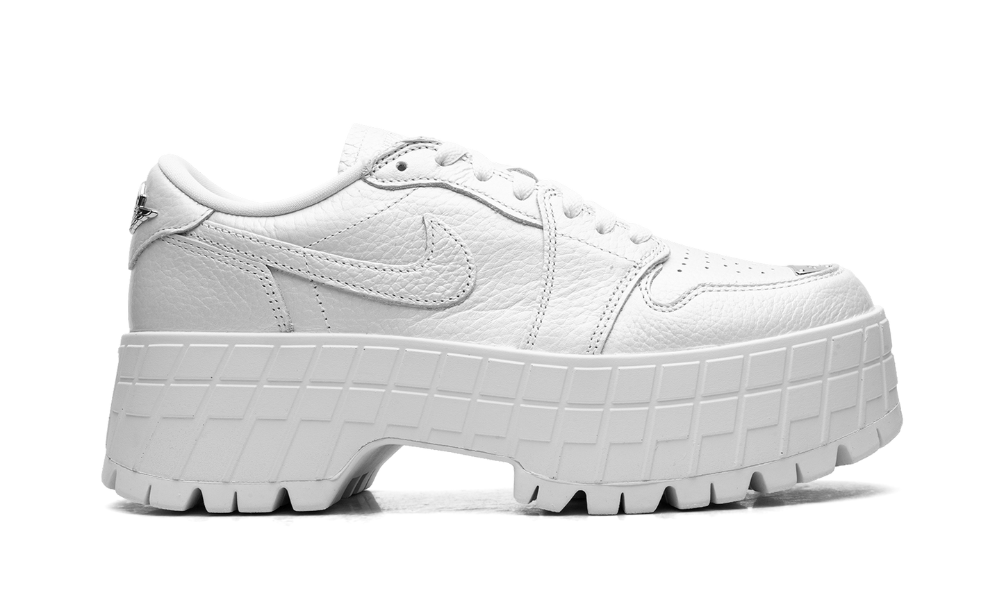 Jordan 1 Brooklyn Low WMNS "White Metallic Silver" HF3184 100