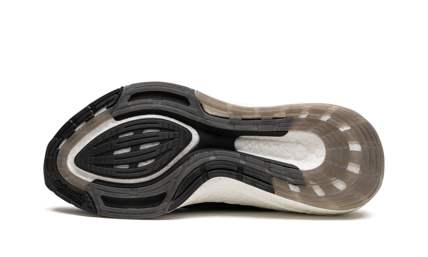 ULTRABOOST 22 WMNS "Black" GX5591