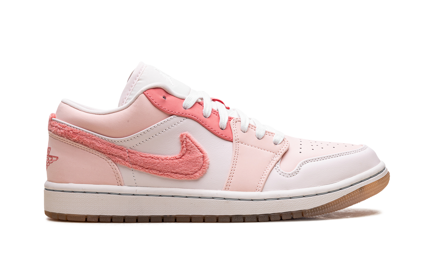 Jordan 1 Low SE WMNS "Mighty Swooshers Pink" DM5443 666