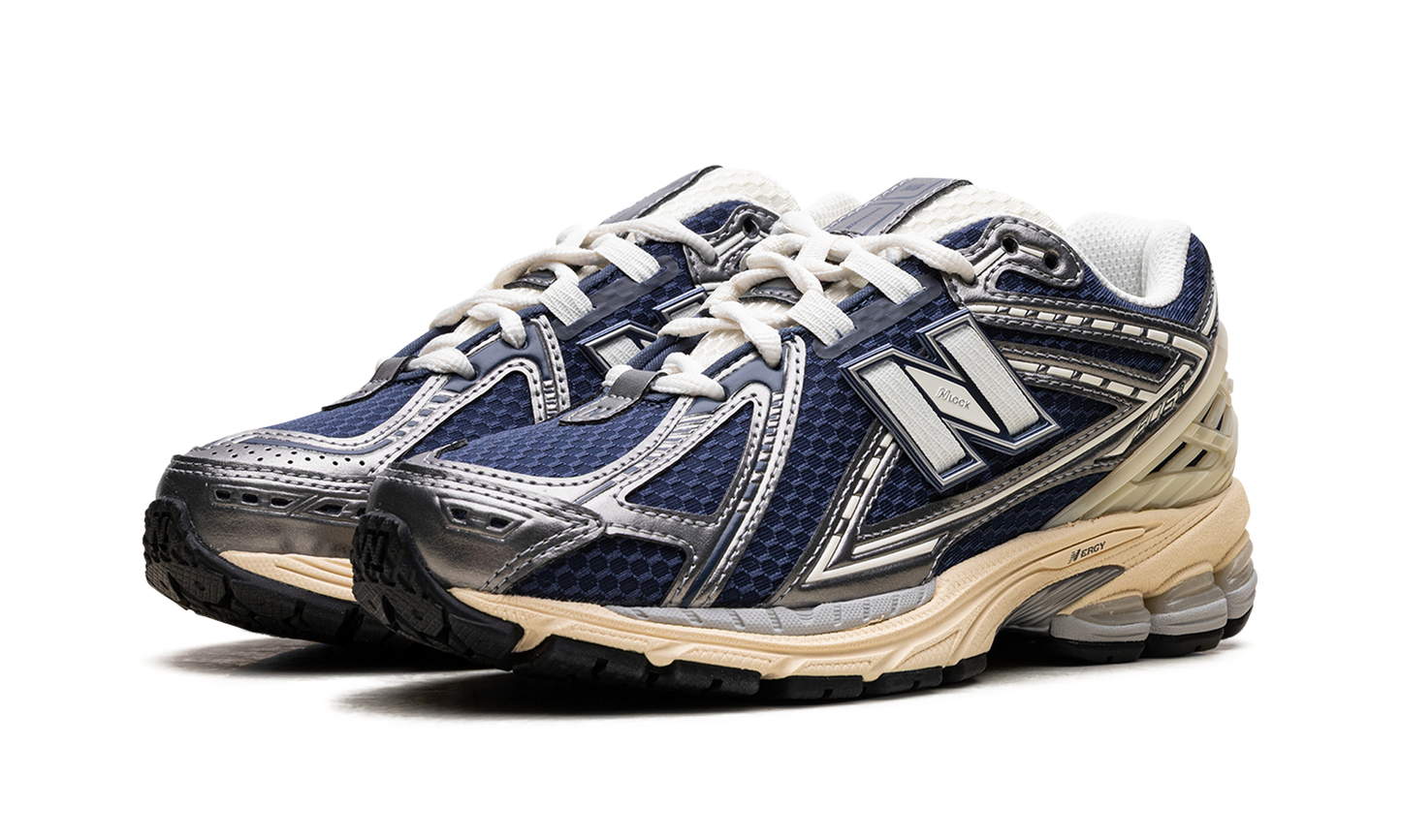 1906R "Vintage Indigo" U1906RCK