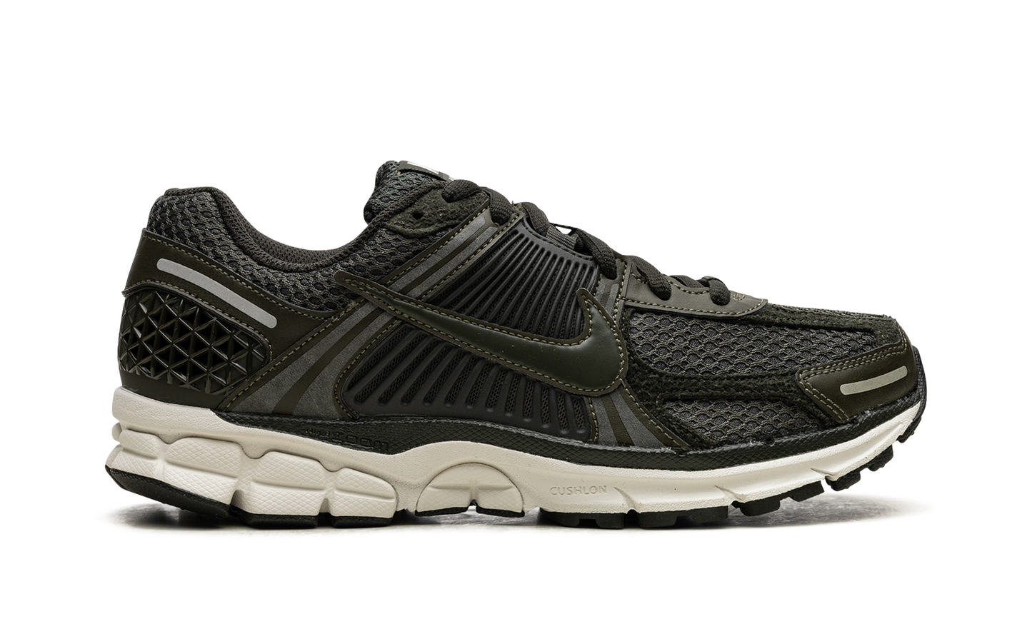 ZOOM VOMERO 5 WMNS "Sequoia" FQ8898 325