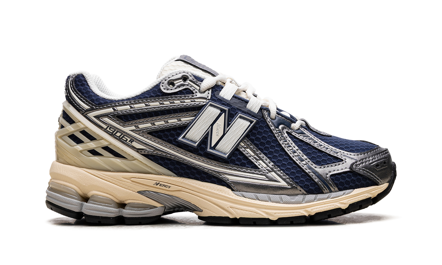 1906R "Vintage Indigo" U1906RCK