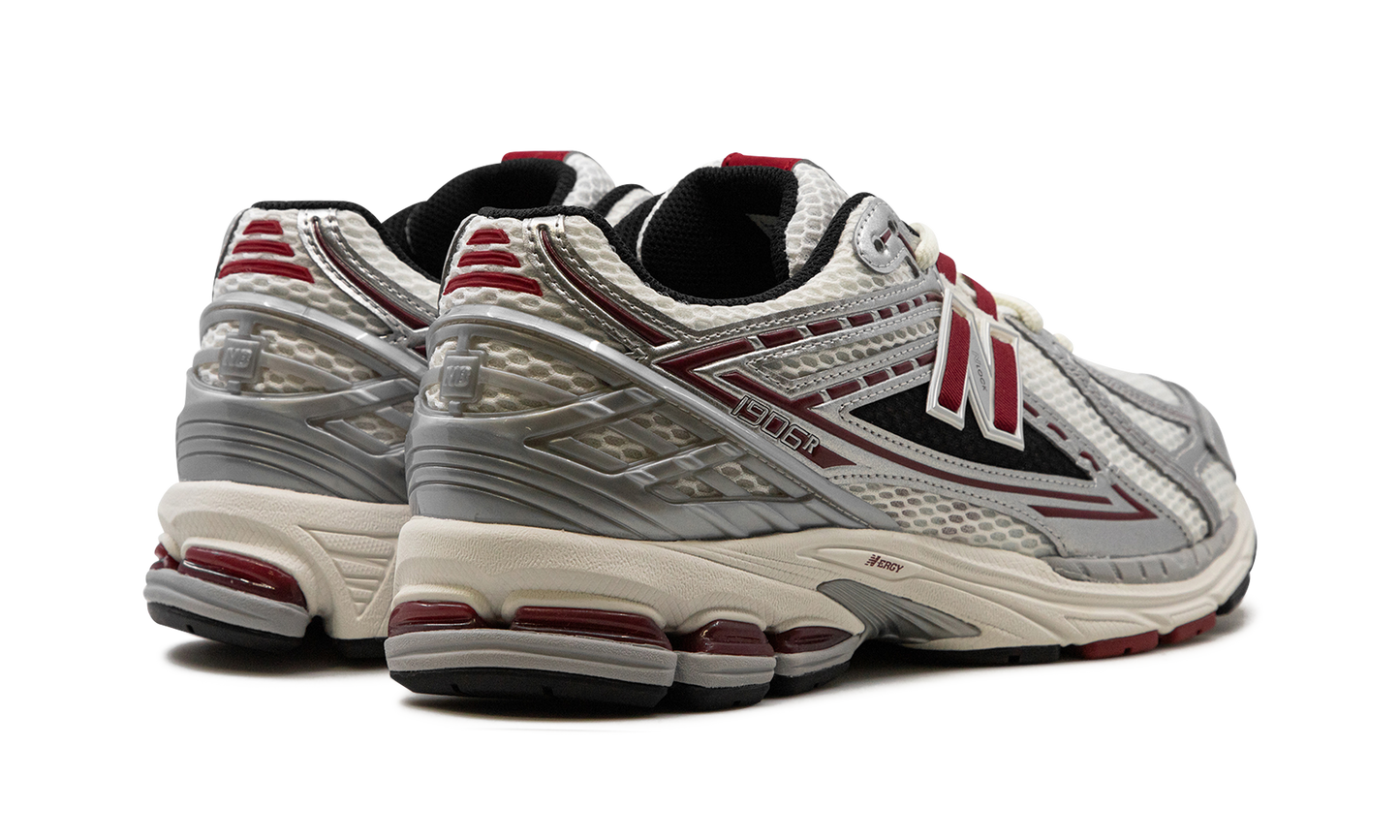 1906R "Silver / Crimson" M1906REA