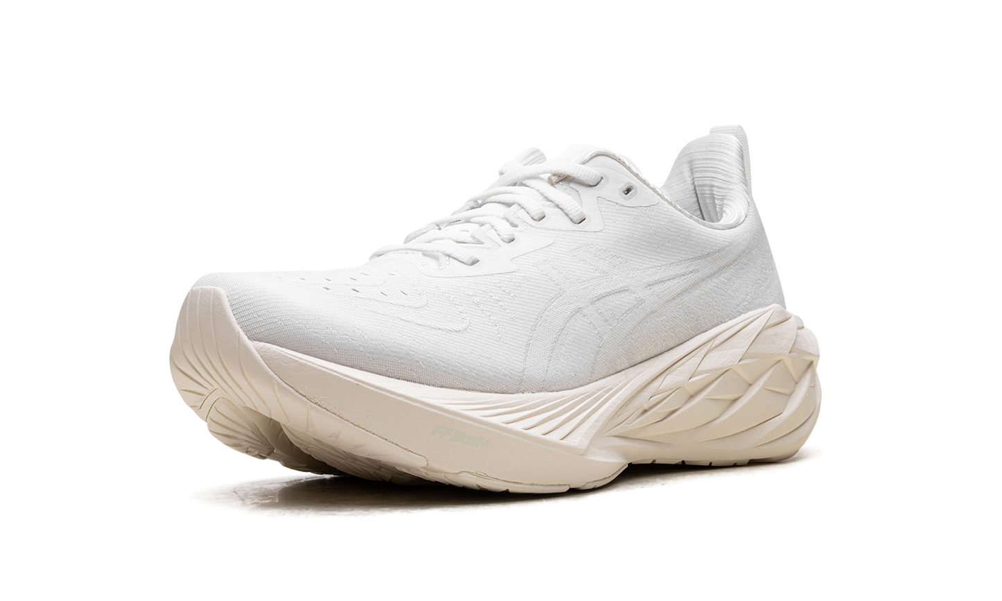 Novablast 4 "White / White" 1011B693 102