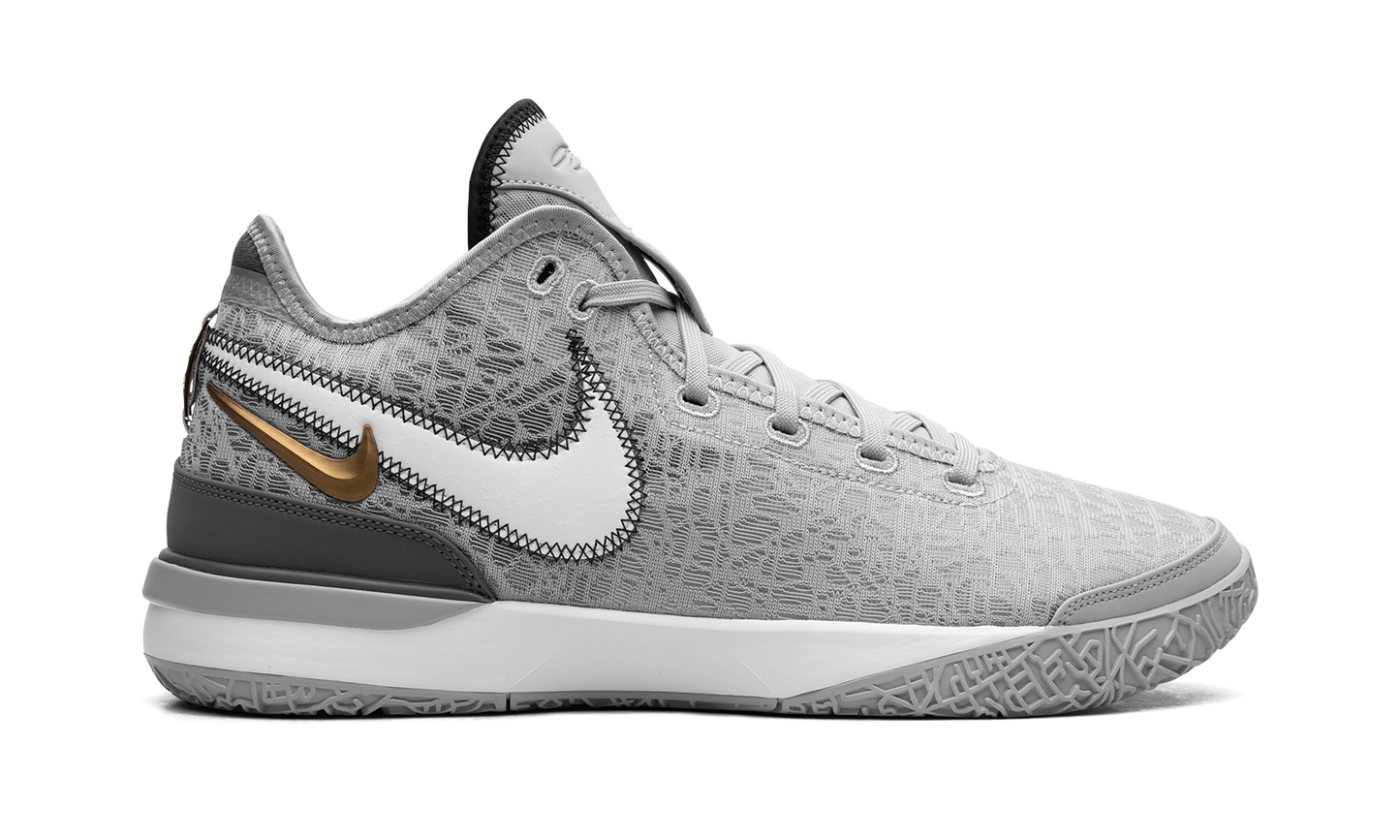 Zoom LeBron NXXT Gen "Wolf Grey Metallic Gold" DR8784 004