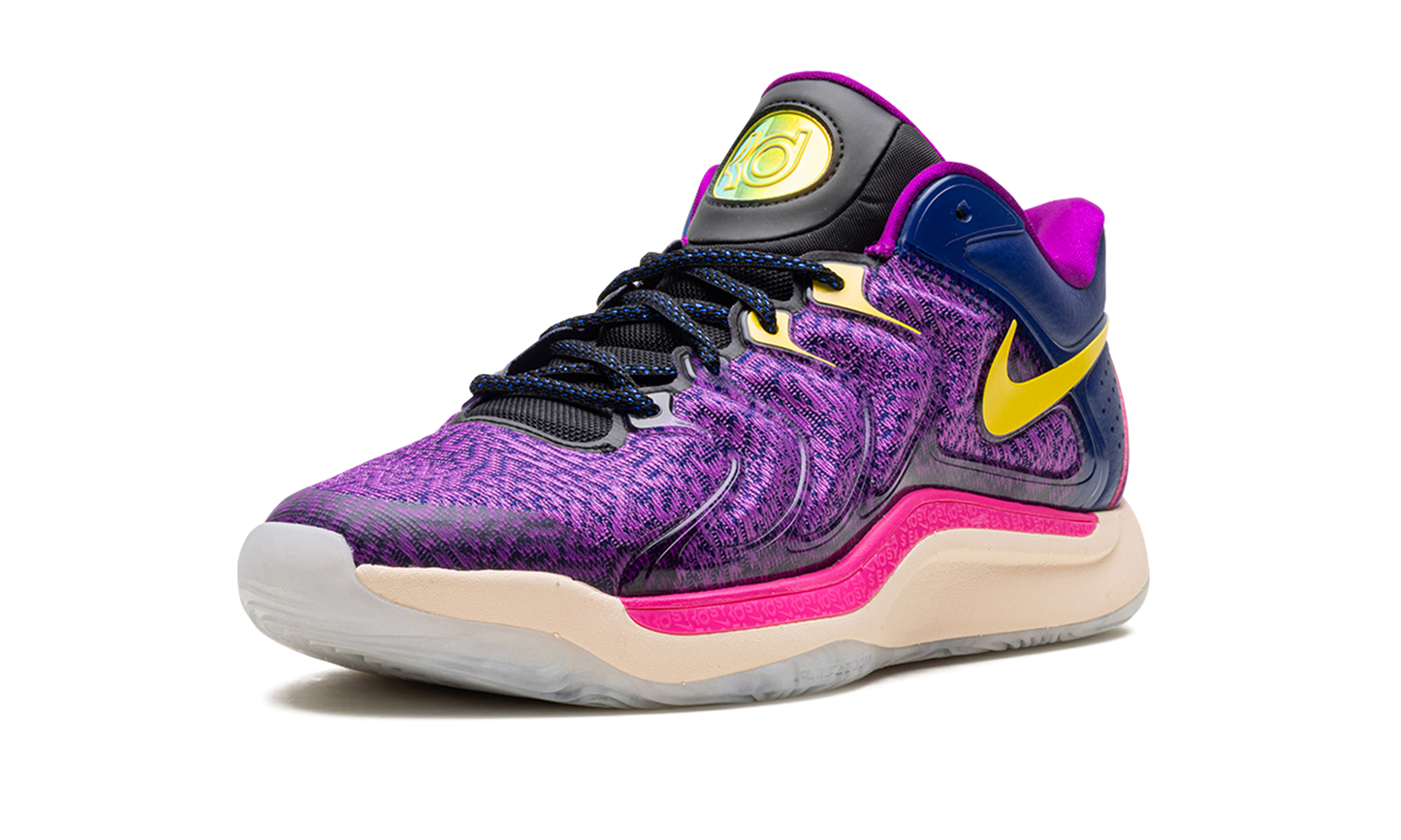 KD 17 "Travel Ball" FJ9487 400