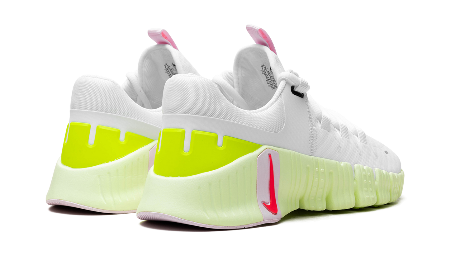 Free Metcon 5 WMNS "Barely Volt Pink Foam" DV3950 104