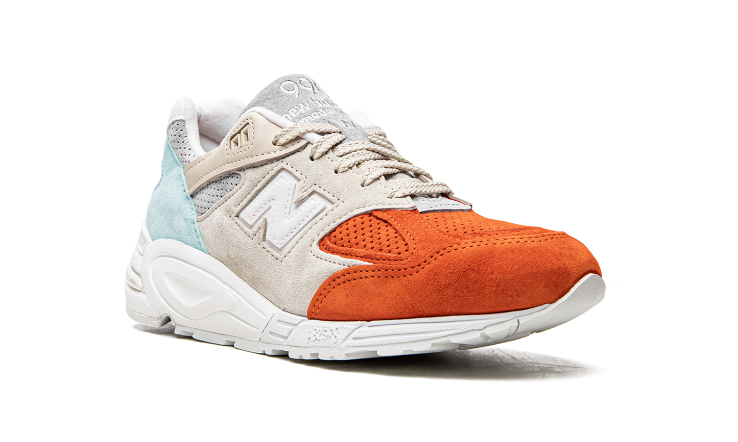 990 v2 "Kith Cyclades" M990KC2