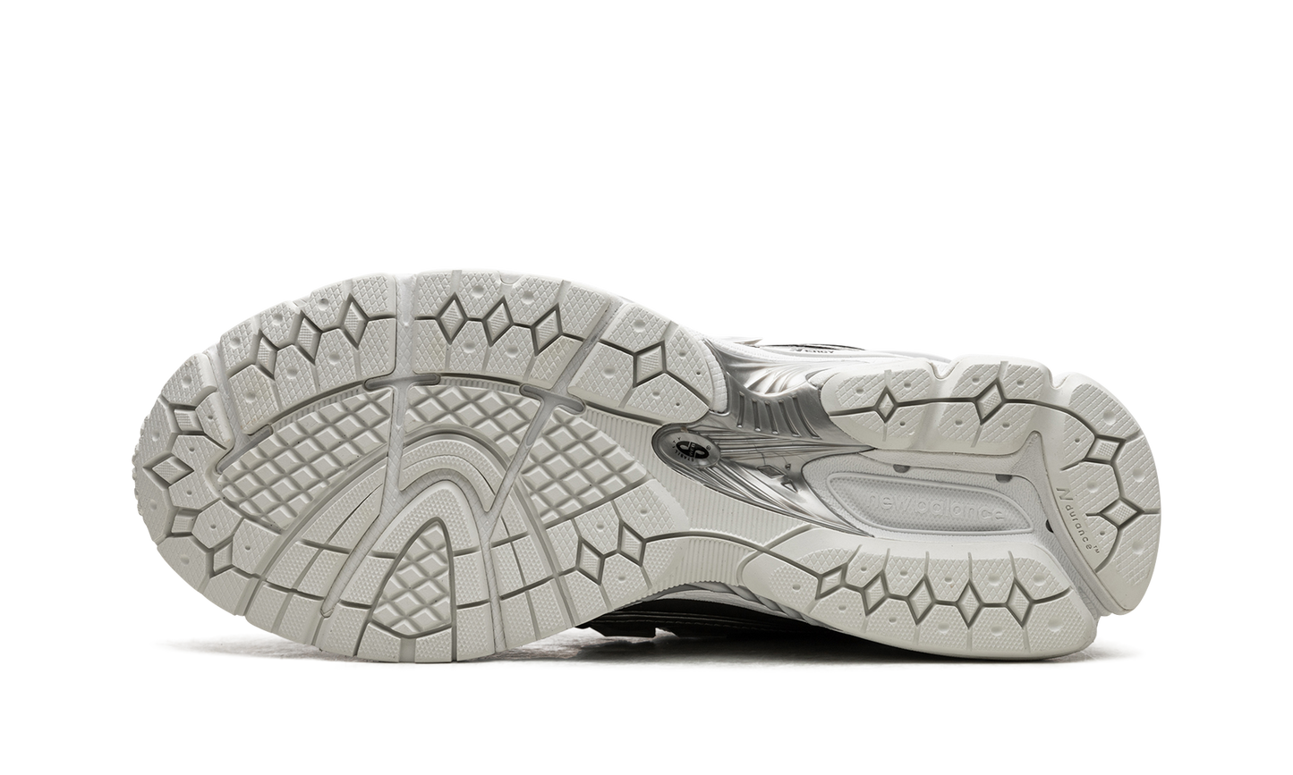 1906R "Silver Surfer" M1906RCB