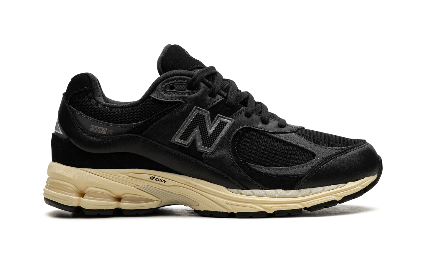 M2002R "Vintage Black White" M2002RIB