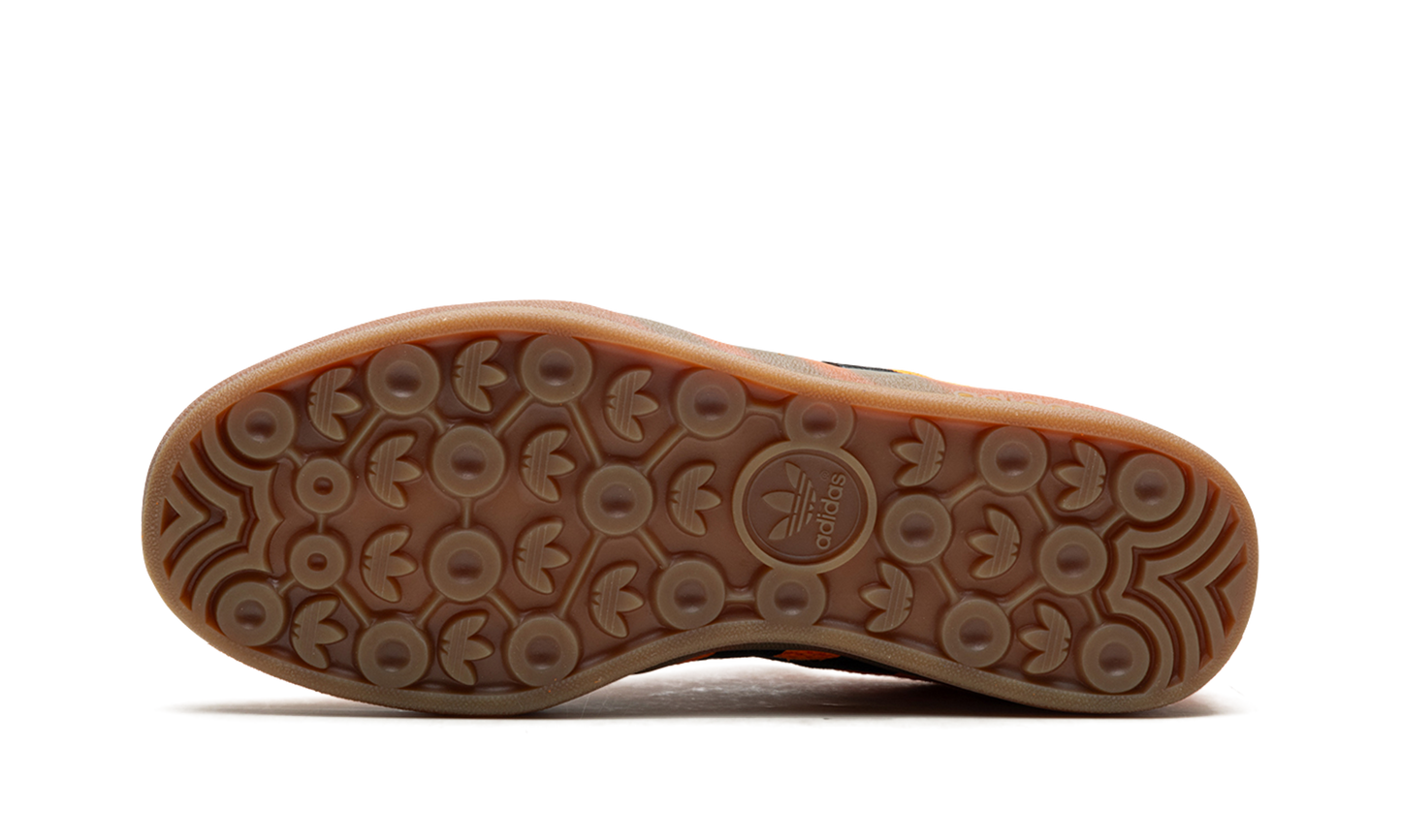 Gazelle Indoor "Orange / Core Black" IH4770