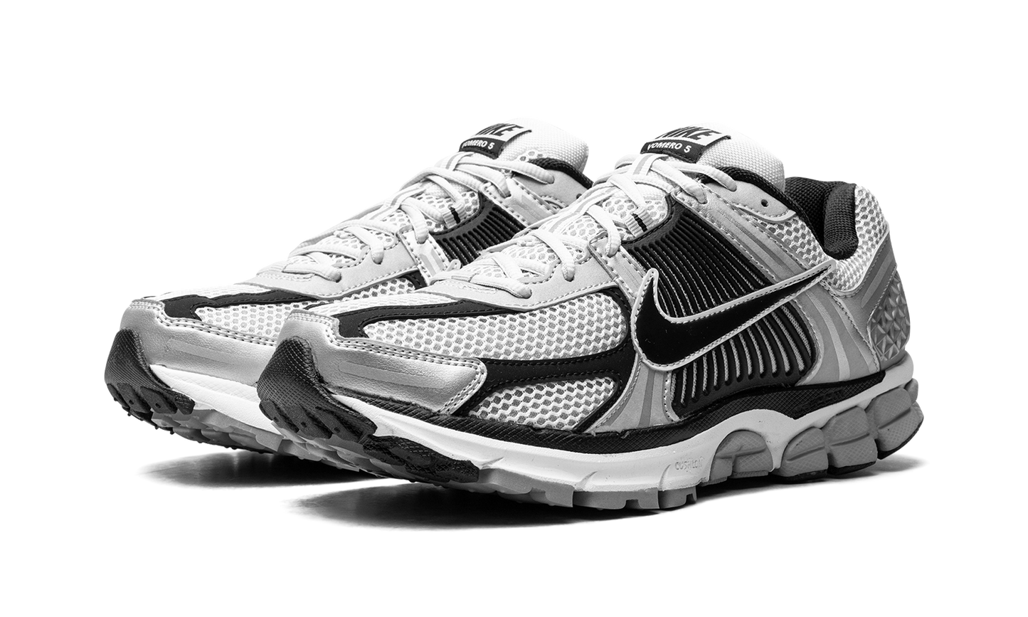 Zoom Vomero 5 "Metallic Silver Black" FJ4151 004